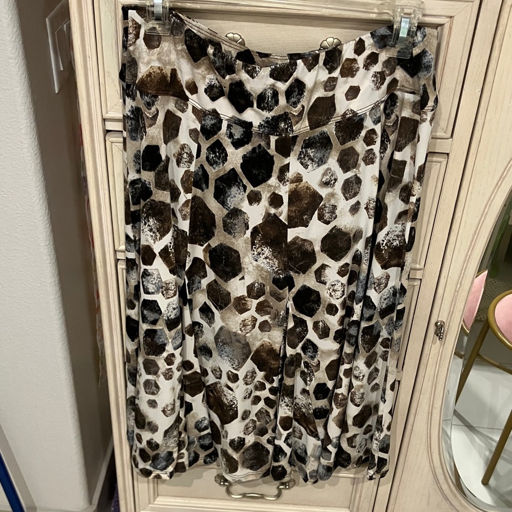 FINAL Sale Donating Stylish Chico’s Leopard Print Skirt. Size Chico 1